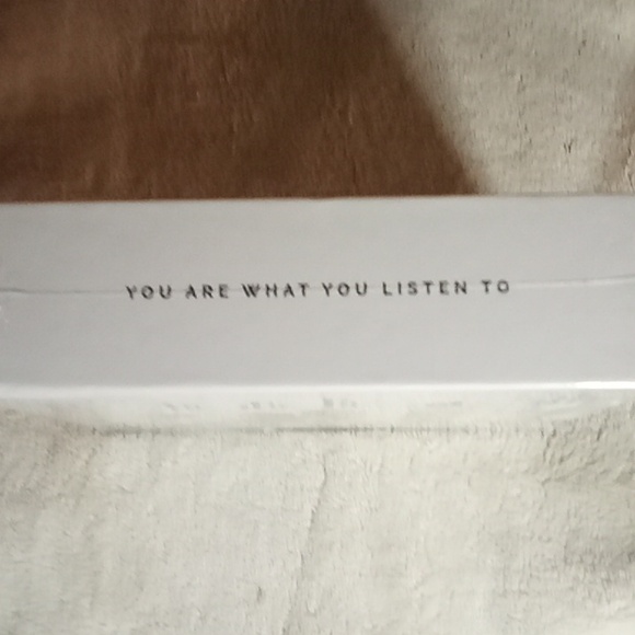 AIRBUDS AIR SLIM WORELESS EARBUDS WITH SLIM CASE NEW IN BOX! - Picture 5 of 5